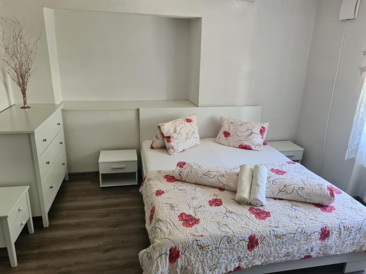Apartmany St. Maria สตาเร โฮรี ภายนอก รูปภาพ