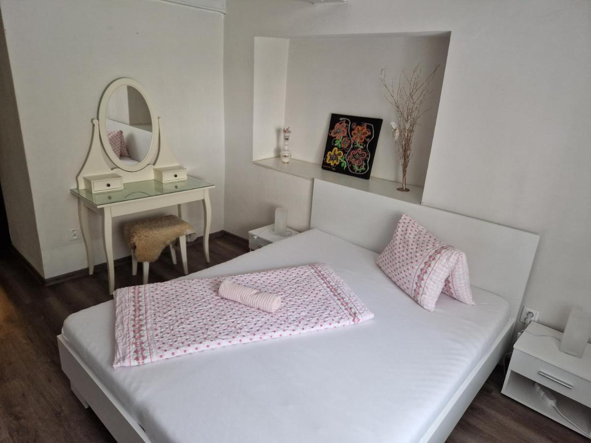 Apartmany St. Maria สตาเร โฮรี ภายนอก รูปภาพ