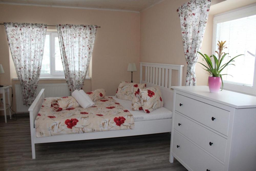Apartmany St. Maria สตาเร โฮรี ภายนอก รูปภาพ